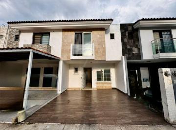 Casa de 3 habitaciones, Zapopan · Casa en Renta $16,500coto Córdova, Real de Valdepeñas, Zapopan Mantenimiento Incluido