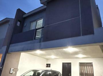 Casa · 240m² · 3 Recámaras · 2 Estacionamientos · Casa Amueblada en Almeria, Apodaca, N. L