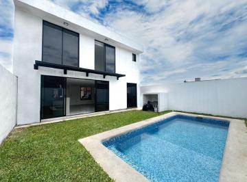 Casa · 180m² · 3 Recámaras · 2 Estacionamientos · Casa en Venta en Cuernavaca