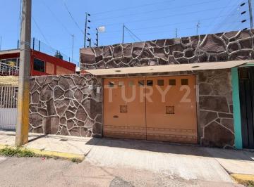 Casa · 142m² · 4 Recámaras · 1 Estacionamiento · Renta Casa 4 Recámaras Amalucan