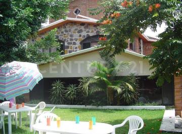 Casa · 359m² · 7 Recámaras · 6 Estacionamientos · Casa en Venta, Fraccionamiento Burgos Bugambilias, Morelos.
