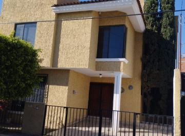 Casa de 3 habitaciones, Zapopan · La Propiedad Se Encuentra Ubicada en C. Antequera No. 1011 Col. Lomas de Zapopan.