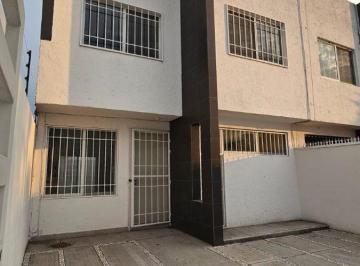 Casa de 4 habitaciones, Corregidora · Casa de 4 Recámaras — 1 en Planta Baja con Baño Completo
