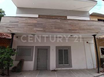 Casa · 125m² · 5 Recámaras · Casa Ubicada en Calle Privada del Centro Histórico de Colima