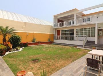 Casa · 370m² · 3 Recámaras · 2 Estacionamientos · Casa con Amplio Jardín con Excelente Ubicación, jardines de Virginia, Boca del Río, Veracruz