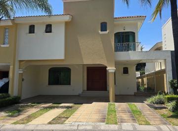 e10d14d656a1ef6d2b421e8f225a4b7c37fb21bc1390ed98d35f9b4bd5dac95b · Casa en Renta Dentro de Coto en Valle Real
