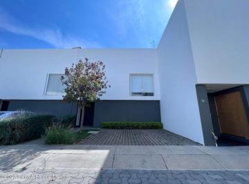 Casa de 3 habitaciones, Querétaro · Rento Casa en Santa Fe de Juriquilla en Privada con Amenidades 3 Recamaras 3 Baños 2 Autos