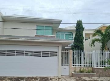 Casa de 4 habitaciones, Boca del Río · Residencia en Venta en Jardines de Virginia – Amplios Espacios y Excelente Ubicación