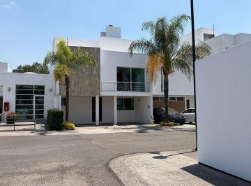 fe9ccc0c001a75016b9df25ba0c3efebca74a01862aeba10655bd1053f481e68 · Venta Casa en Condominio Oasis con Alberca en Jardines de La Hacienda Querétaro