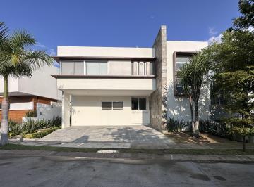 Casa en condominio Renta de 4 habitaciones · Casa en Fraccionamiento Puerta del Bosque, Zapopan