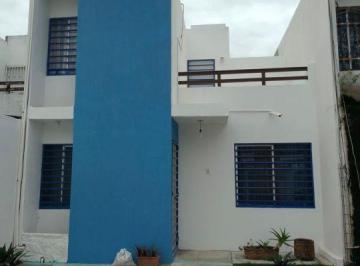 Casa de 3 habitaciones, Benito Juárez · Casa de 2 Pisos 3 Recamaras 2 Baños Patio y un Gran Balcón en Cancun Zona Norte