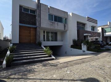 0cb91654757dc6ba1b566dbc12399da25e695bf01b02e543443502ae3212157b · Hermosa Casa en El Manantial en Venta en El Sur Zmg