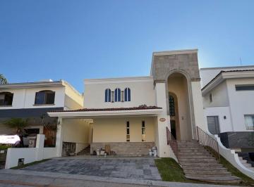 Casa en condominio de 3 habitaciones, Zapopan · Residencia de Lujo en La Coruña en Renta | 3 Recámaras | Jardín | 6 Autos | Cerca de Andares