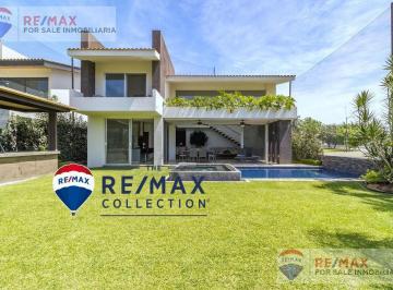 Casa · 364m² · 4 Recámaras · 3 Estacionamientos · Venta de Casa en El Club de Golf Paraíso Country, Morelos…clave 4861
