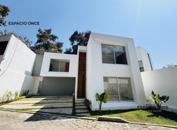 Casa · 240m² · 3 Recámaras · 3 Estacionamientos · Casa en Fraccionamiento Lomas de Cuernavaca