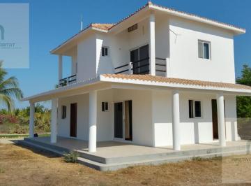 Casa · 225m² · 2 Recámaras · 1 Estacionamiento · Casa en Rancho Neptuno, Puerto Escondido.