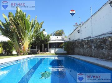 Venta de Casa con alberca en Morelos · Venta de Casa Sola Al Sur de Cuernavaca, Morelos. Clave 3722