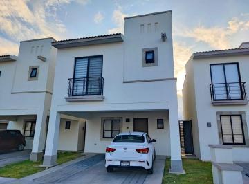 Casa de 3 habitaciones, El Marqués · Amplia Casa con Sala de Tv en La Entrada de Zakia