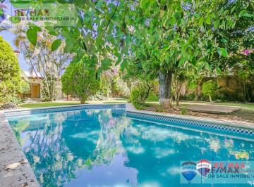 Venta de Casa con Alberca en Cuernavaca · Venta de Casa, un Nivel, Col. Delicias, Cuernavaca…clave 4003
