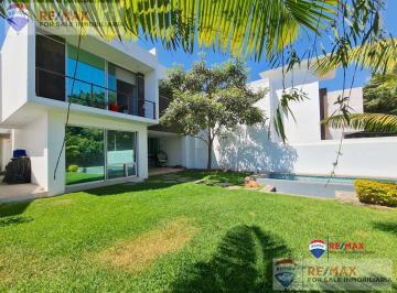 Casa · 338m² · 4 Recámaras · 2 Estacionamientos · Venta de Casa en El Fracc. Burgos Corinto, Temixco, Morelos…clave 4212