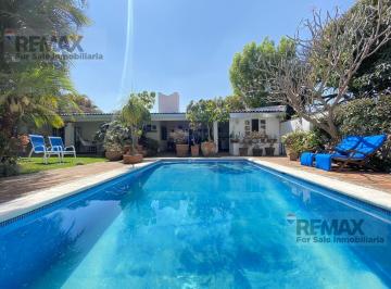 Casa · 366m² · 4 Recámaras · 2 Estacionamientos · Venta de Casa en Vista Hermosa Cuernavaca…clave 4200