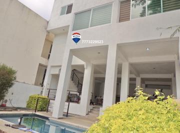 Casa · 307m² · 7 Recámaras · 3 Estacionamientos · Venta de Casa en Privada, Col. Palmira, Cuernavaca…clave 4234