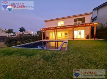 Casa · 380m² · 4 Recámaras · 3 Estacionamientos · Venta de Casa en Club de Golf Paraíso Country Club, Emiliano Zapata, Morelos.…clave 4228