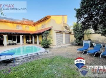 Casa · 426m² · 4 Recámaras · 2 Estacionamientos · Venta de Casa en Fraccionamiento, Col. Reforma, Cuernavaca, Morelos…clave 4362