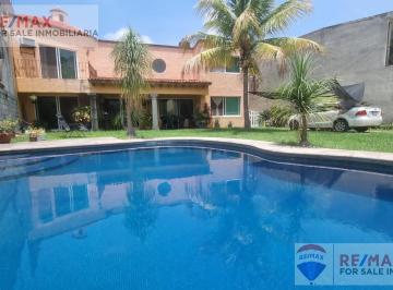 Casa · 274m² · 3 Recámaras · 3 Estacionamientos · Venta de Casa en Jiutepec, Morelos, Col. Cliserio Alanis…clave 4399