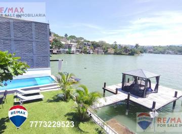 Casa · 380m² · 5 Recámaras · Venta de Casa con Acceso Al Lago de Tequesquitengo, Morelos…clave 4509