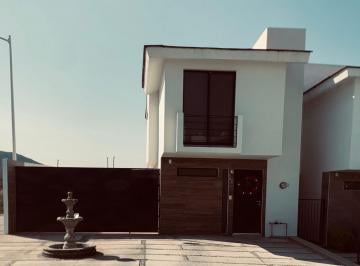 Casa en condominio de 2 habitaciones, Tlajomulco de Zúñiga · Hermosa Casa en Coto con Alberca