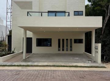 Casa de 5 habitaciones, Benito Juárez · Casa en Venta en Via Cumbre, Cancun