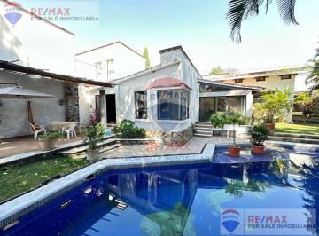 Casa · 651m² · 5 Recámaras · 3 Estacionamientos · Venta de Casa con Uso de Suelo Mixto, Lomas de Atzingo, Cuernavaca, Morelos…clave 4735