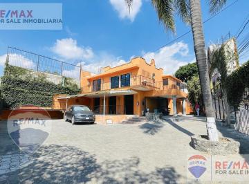 Edificio · 451m² · 10 Estacionamientos · Venta de Propiedad con Uso de Suelo Comercial en Cuernavaca…clave 4788