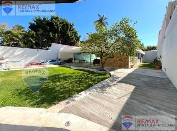 Casa · 390m² · 3 Recámaras · 4 Estacionamientos · Venta de Casa un Nivel en Vista Hermosa, Cuernavaca…clave 4793