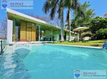 Casa · 258m² · 3 Recámaras · 6 Estacionamientos · Venta de Casa Sola, Fracc. Hacienda San Gaspar, Cuernavaca, Morelos…clave 4817