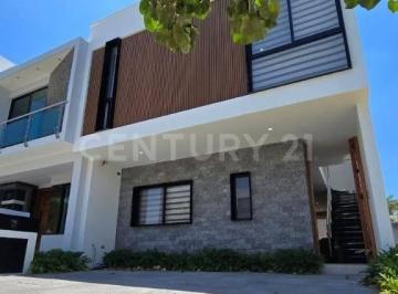Casa · 205m² · 4 Recámaras · 2 Estacionamientos · Casa en Renta La Cima, Coto del Bosque, 4 Recamaras (Precio Sin Amueblar)