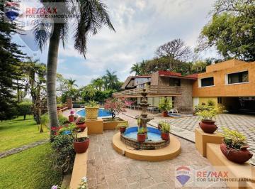 Casa · 725m² · 4 Recámaras · 10 Estacionamientos · Venta de Casa en El Fracc. Manantiales, Cuernavaca, Morelos…clave 4927