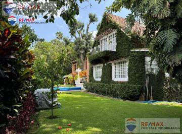 Venta de casa en Fraccionamiento, Col. Manantiales, Cuernavaca, Morelos · Venta de Casa en Fraccionamiento, Col. Manantiales, Cuernavaca, Morelos…clave 5242