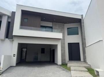 Casa · 500m² · 3 Recámaras · 4 Estacionamientos · Casa en Venta en Granadas
