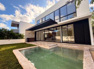 Casa · 313m² · 4 Recámaras · 6 Estacionamientos · Casa de 4 Recámaras en Venta – Privada Oasis, Yucatán Country Club