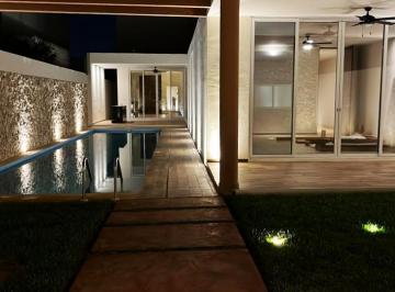 Casa · 3 Recámaras · 2 Estacionamientos · Casa en Venta - Dentro de Privada en Cholul, Mérida, Yucatán