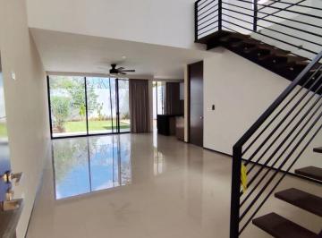 Casa · 230m² · 3 Recámaras · 2 Estacionamientos · Casa en Renta en Cholul, Mérida – Zona Norte