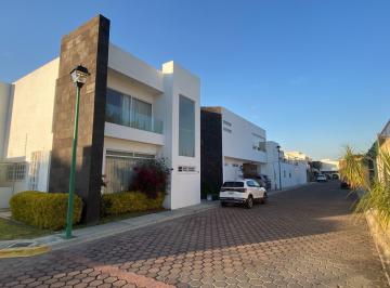 Casa · 452m² · 4 Recámaras · 2 Estacionamientos · Casa en Residencial Santiago Momoxpan