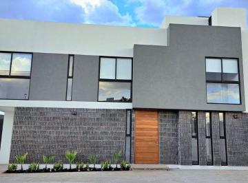 Casa · 443m² · 5 Recámaras · 3 Estacionamientos · Casa en Venta en Zibatá