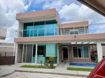 Casa · 218m² · 3 Recámaras · 3 Estacionamientos · Casa en Renta en Puebla, San Bernardino Tlaxcalancingo, Barrio Tecmanitla, Recámara Principal en Pla