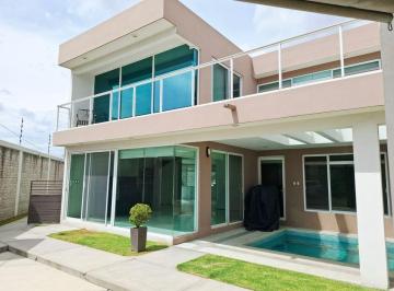 Casa · 218m² · 3 Recámaras · 3 Estacionamientos · Casa en Renta en Puebla, San Bernardino Tlaxcalancingo, Barrio Tecmanitla, Recámara Principal en Pla
