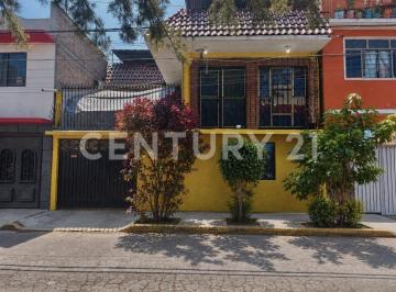 Casa · 264m² · 4 Recámaras · 1 Estacionamiento · Casa en Venta en La Perla, Nezahualcoyotl, Estado de México