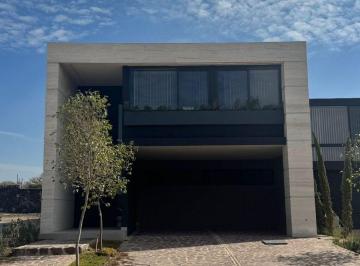 Casa de 3 habitaciones, León · Residencia Modelo Toulouse en La Campiña Francesa, Dentro de un Ambiente Rodeado de Naturaleza