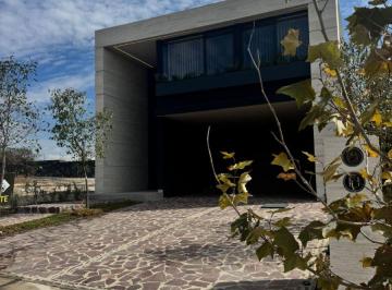 Casa de 3 habitaciones, León · Residencia en Venta Modelo Toulouse en La Campiña Francesa, Al Norte de La Ciudad de León, Gto.